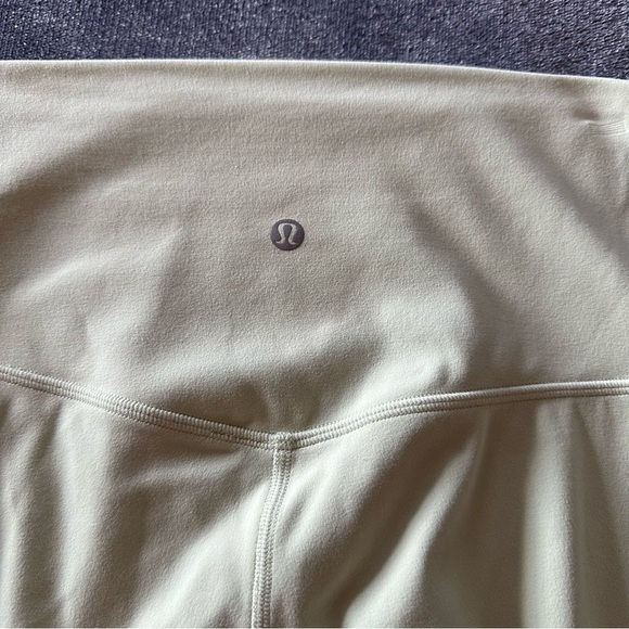 Lululemon Align cropped high-rise leggings - 23" Light Yellow Green - Picture 10 of 12